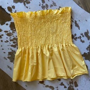 Cute yellow tub top!